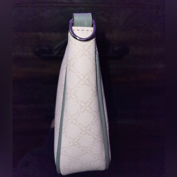 Nine West classic clutch purse. NWOT. - Picture 6 of 9